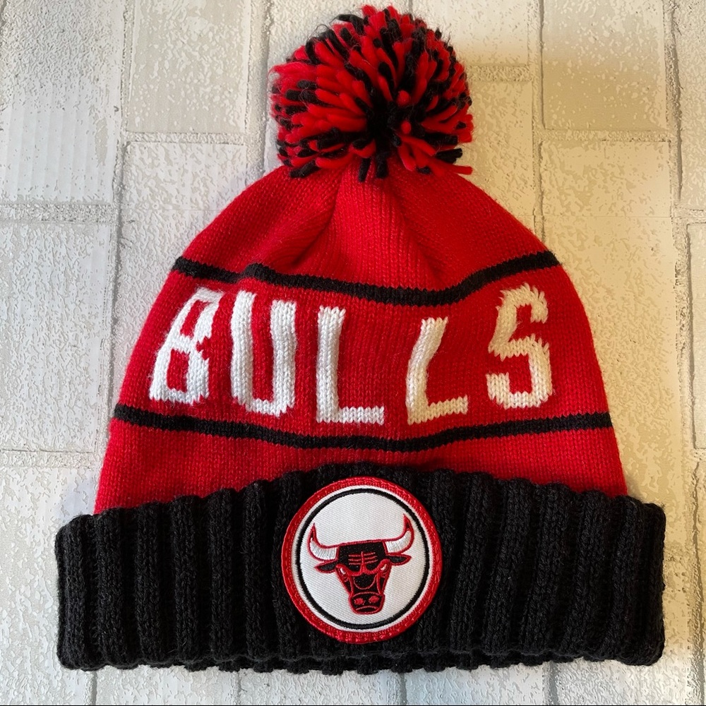 Mitchell & Ness Chicago Bulls Beanie Toboggan Black and Red NBA